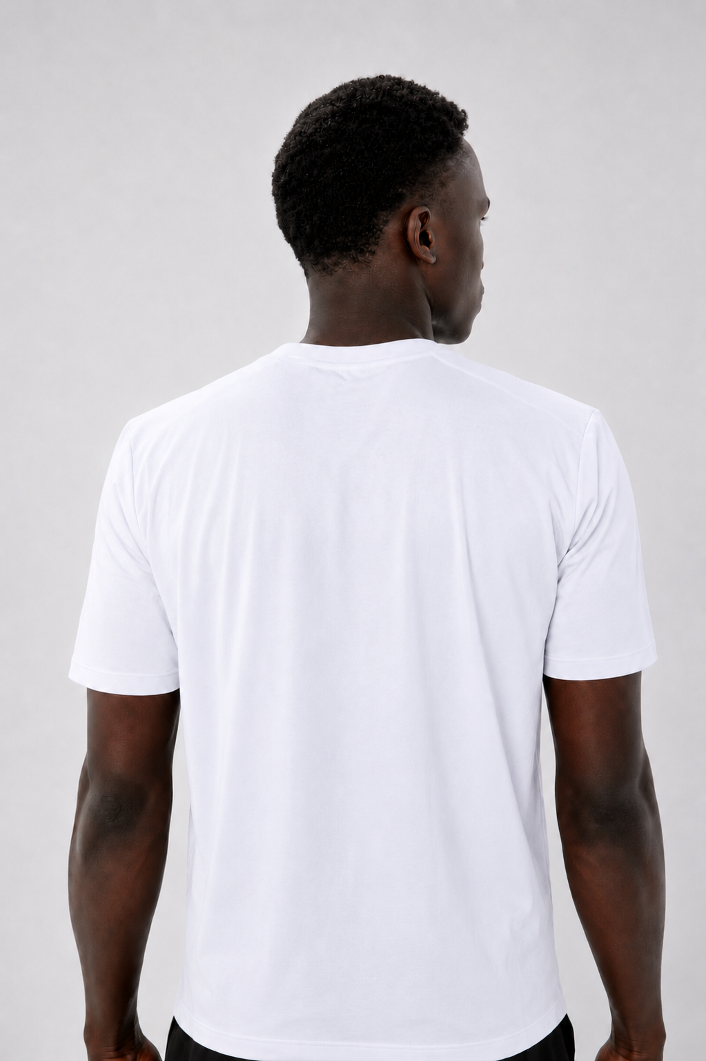 Camiseta deportiva de manga corta cuello redondo
